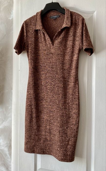 Сукня жіноча з коміром