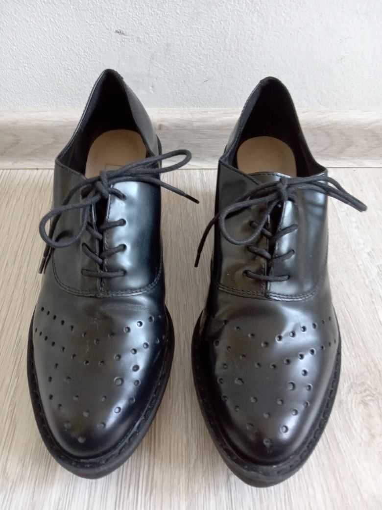 Buty na koturnie Clarks Narrative r.39