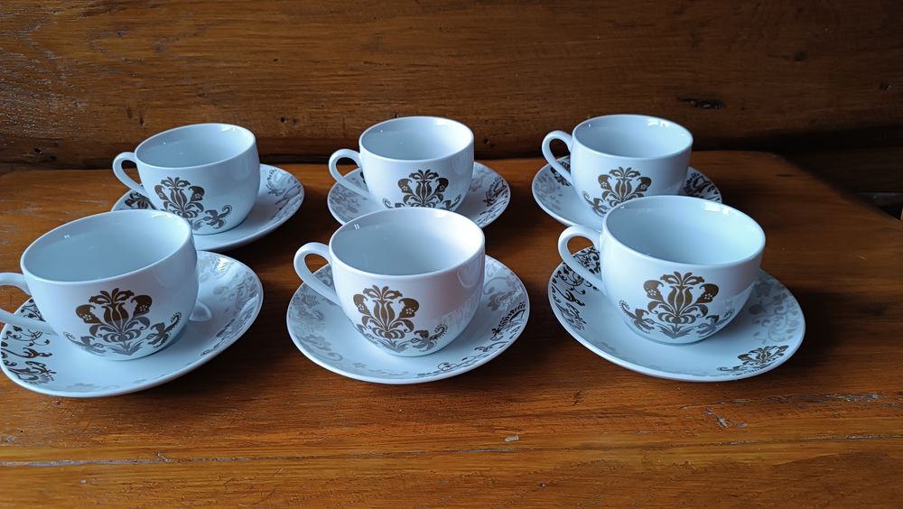 Zestaw 6 filiżanek z podstawkami