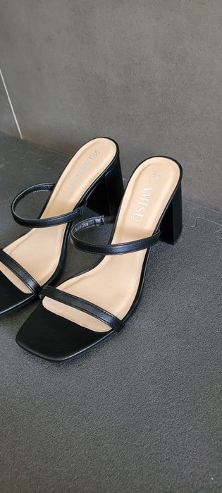 Buty czarne sandały na obcasie r. 38