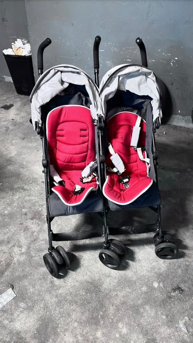 Carrinho de gêmeos