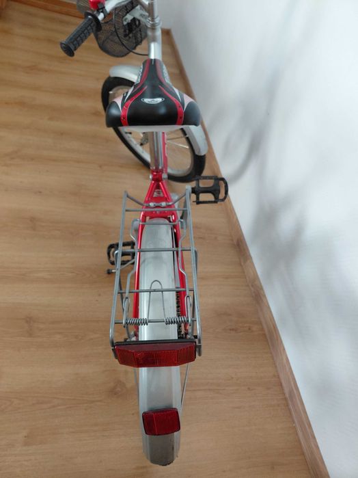 rower miejski z koszem na zakupy