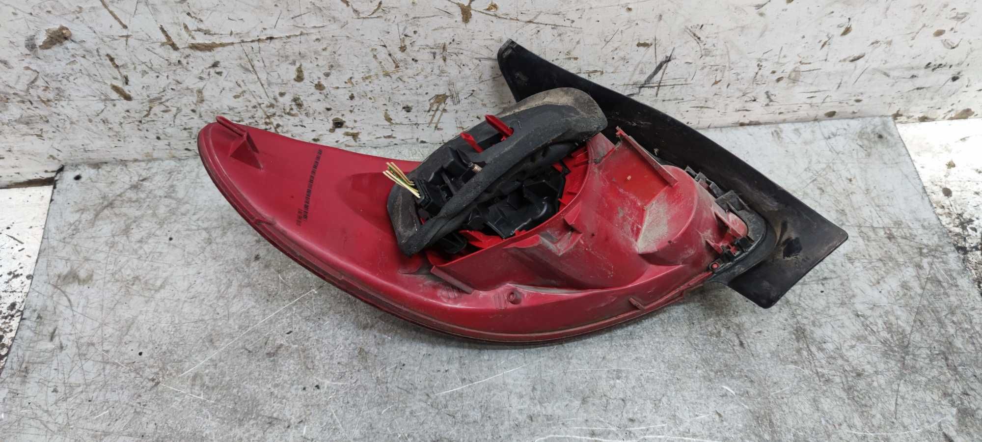 Peugeot 206 HB Lampa Prawa Tylna Prawy Tył PT