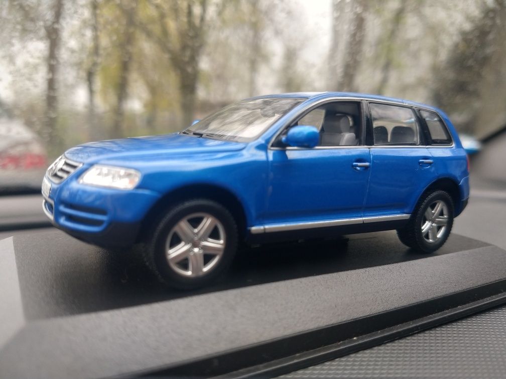 Масштабная модель Volkswagen Touareg 2002. Minichamps. 1:43