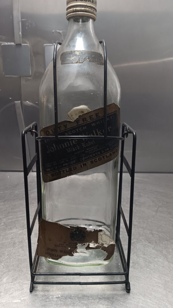Garrafa johnnie walker 3 litro com suporte