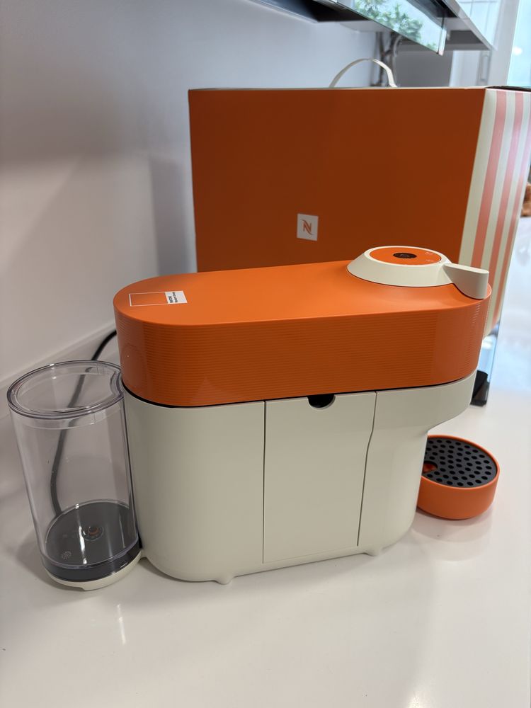 Nespresso Pantone