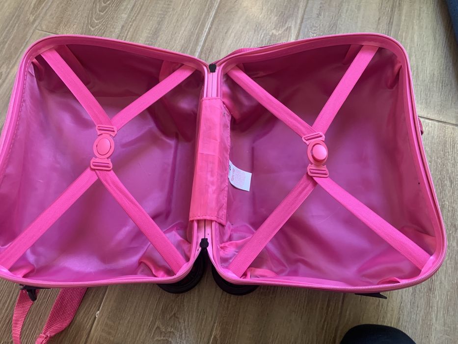 Дитячий чемодан на колесах