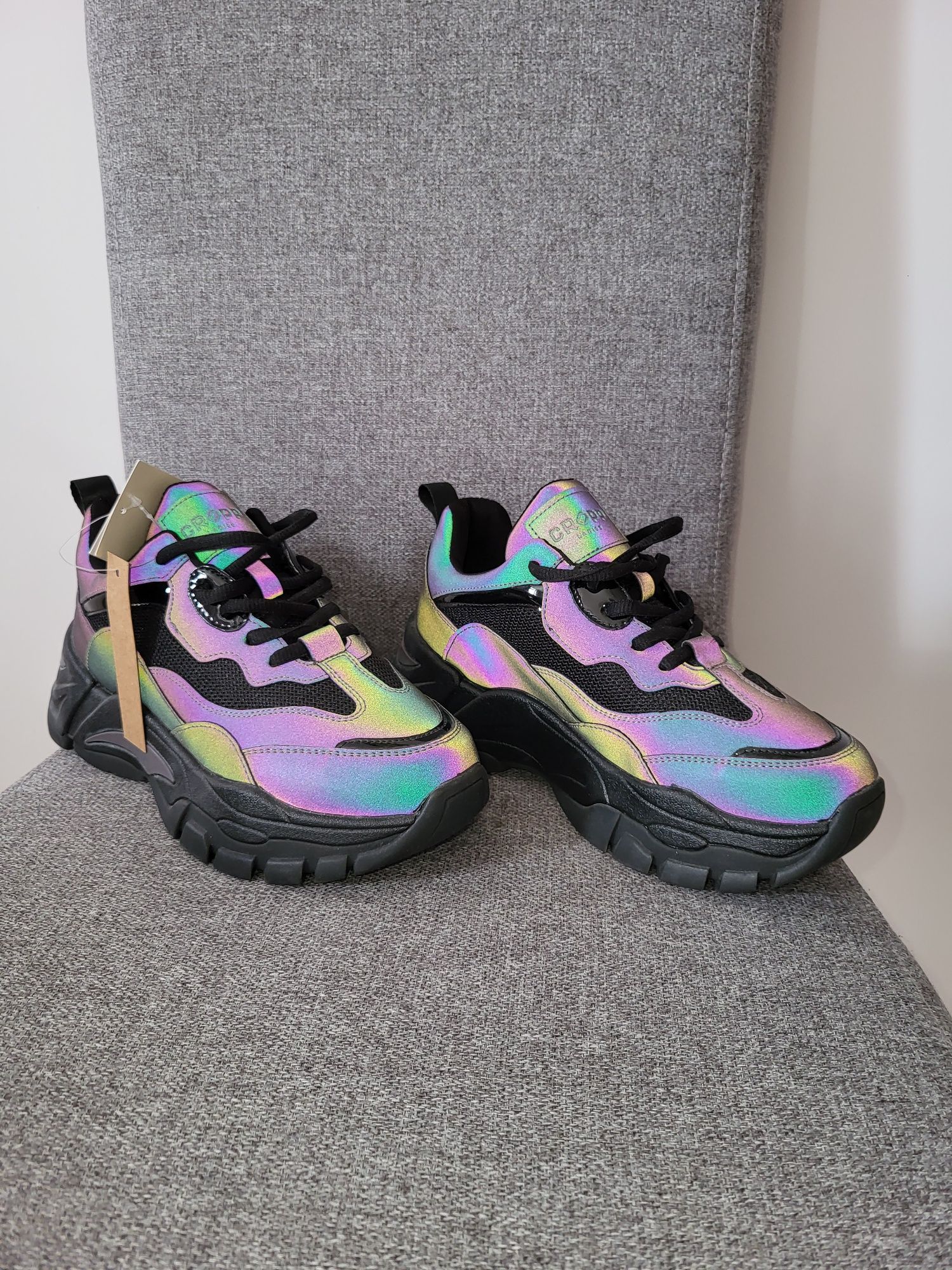 Czarne buty z efektem holo i reflective Cropp r.37