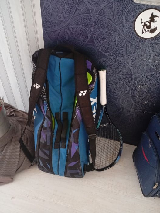 Тенісна сумка yonex та тенісна ракетка yonex