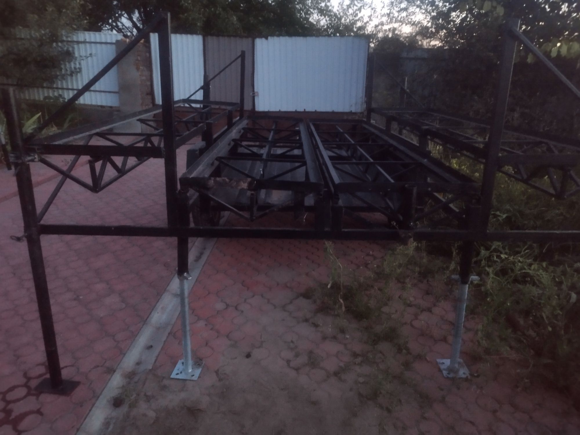 Причіп Лев з лафетами