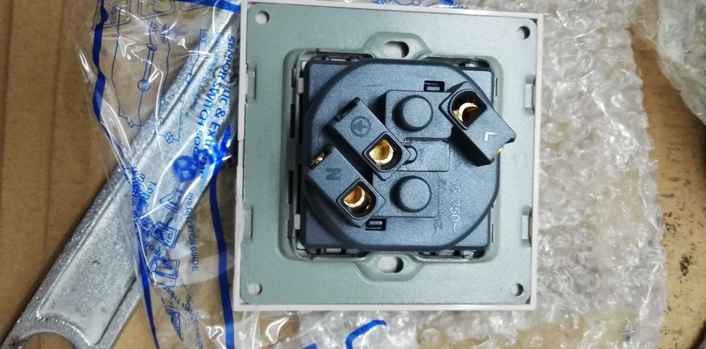 Tomadas, interruptores, caixa contador