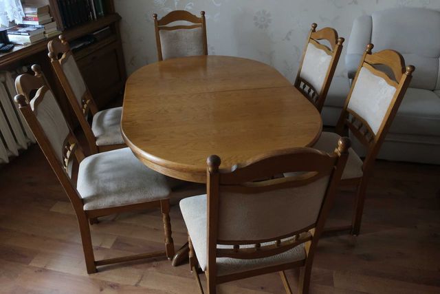Stół dębowy rozkładany z 6 krzesłami