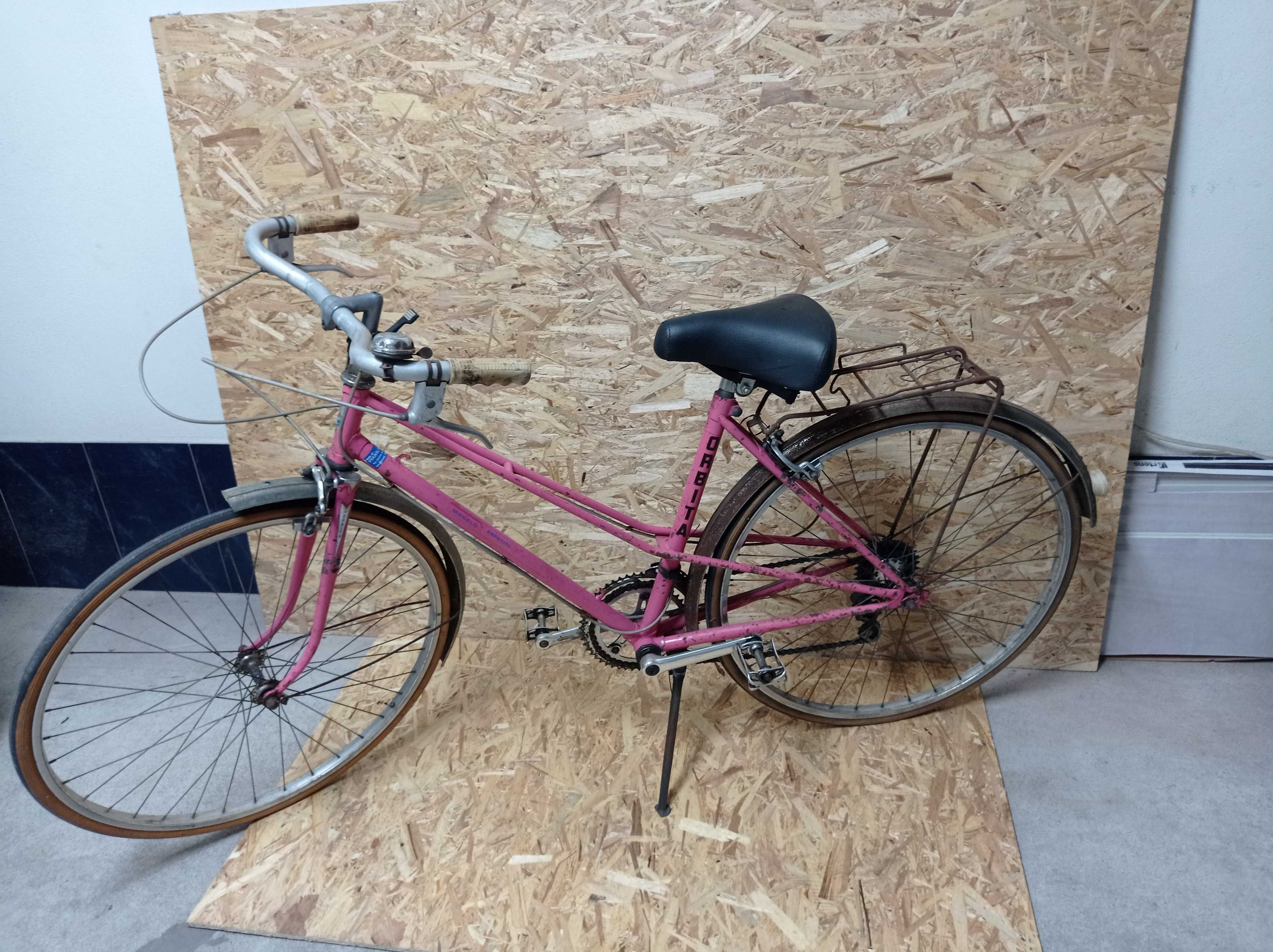 Bicicleta de senhora antiga