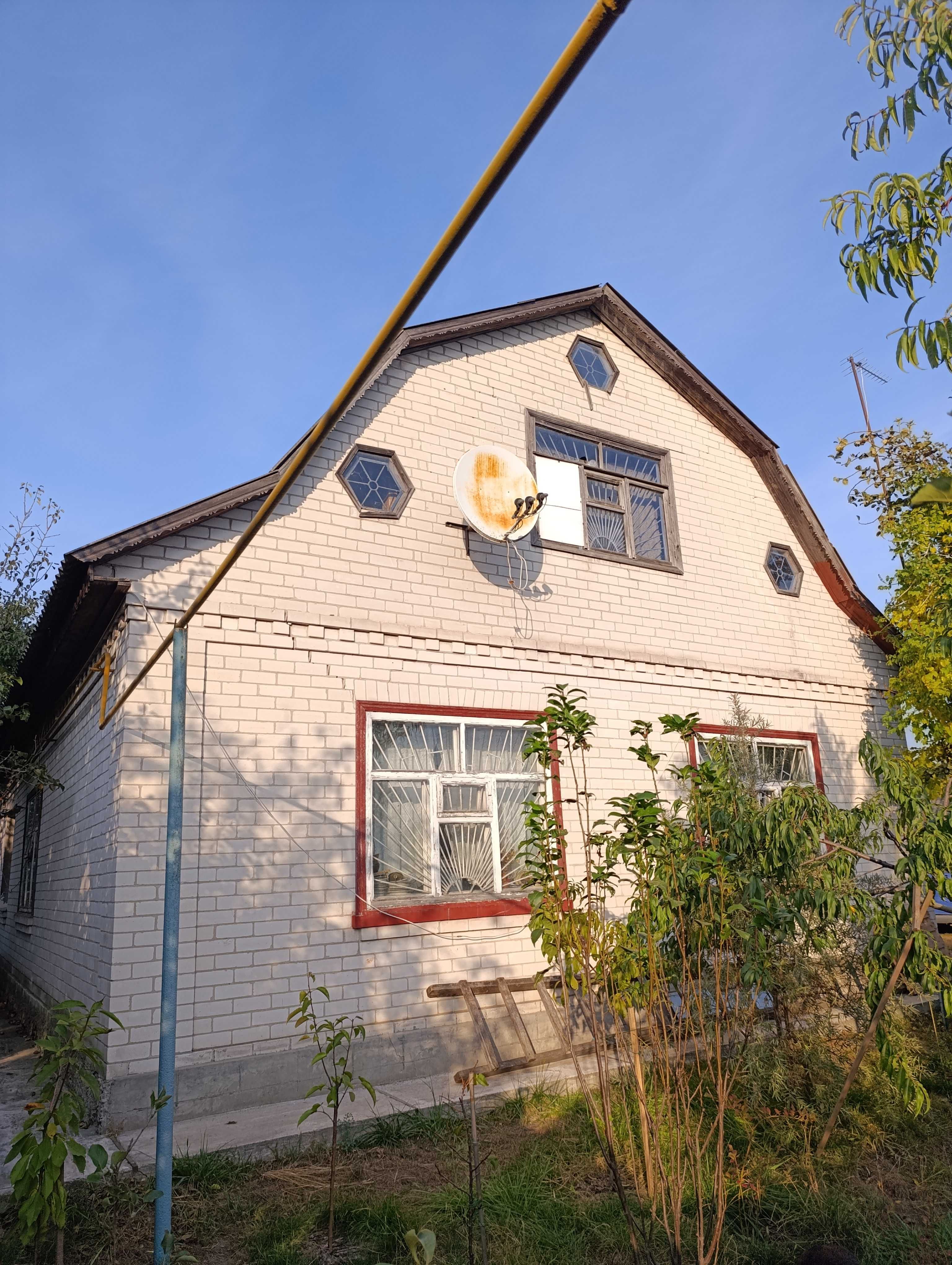 Продаж великого будинку в Мошнах по центральній вулиці
