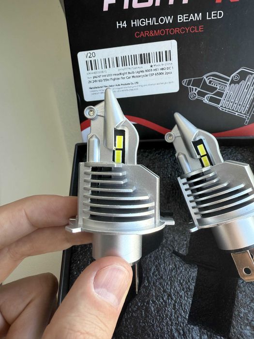 Светодиодные лампы  H4  6500К 12000Лм  белый свет Led н4 turbo led