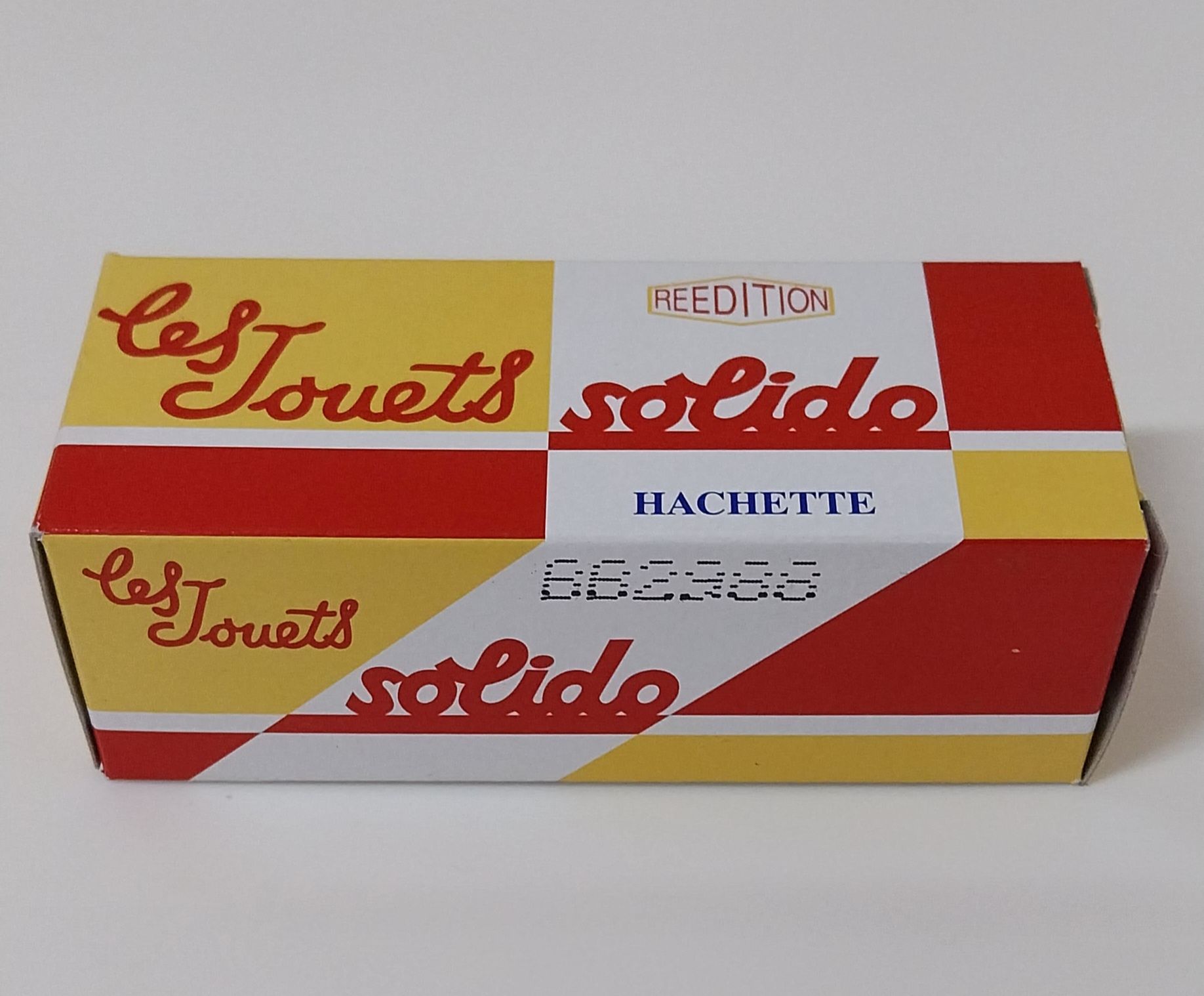 Miniatura da Solido Renault 4L em escala 1/43