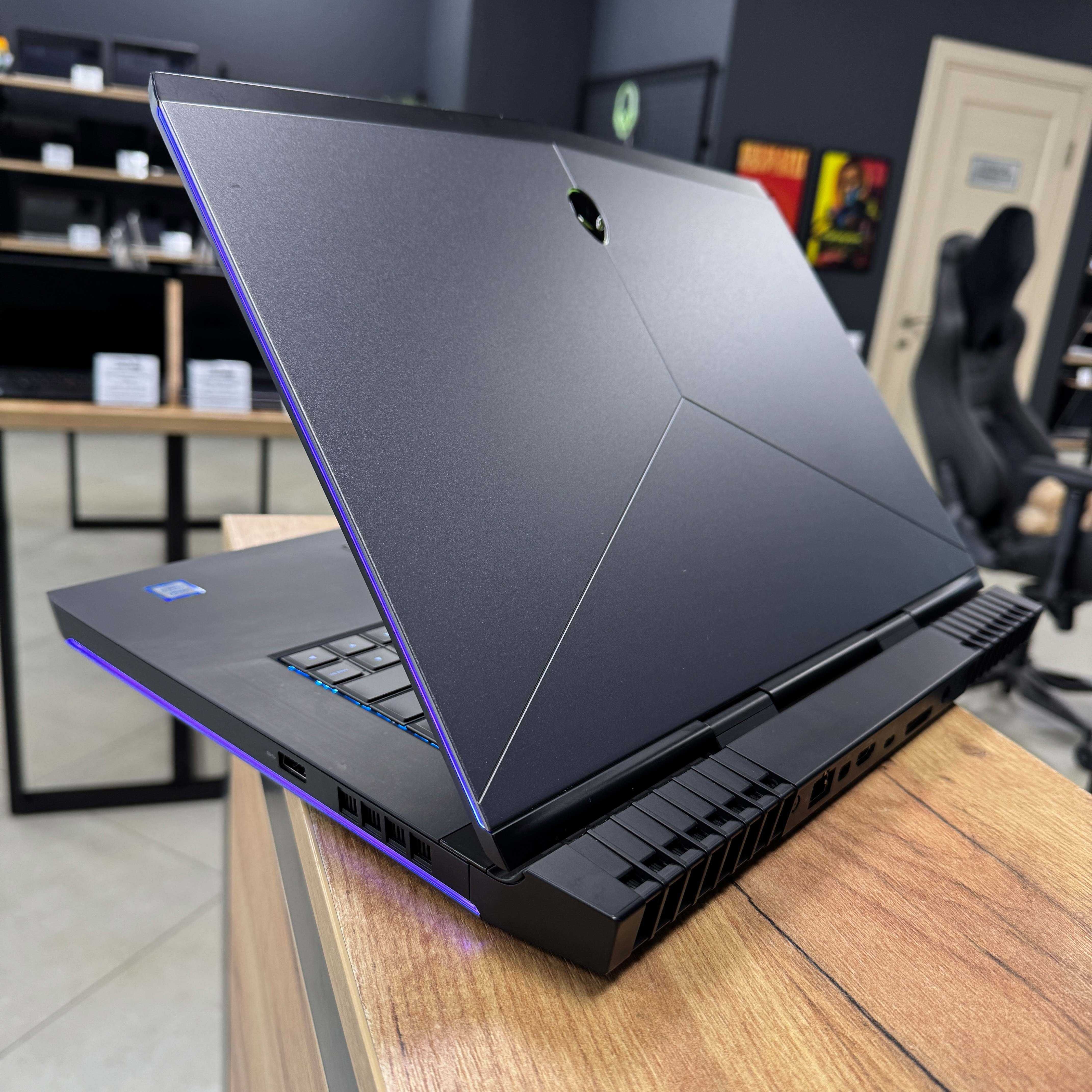 Ігровий Dell Alienware [FullHD, IPSЇ - i7 7700HQ/GTX 1070 8 GB/16 GB