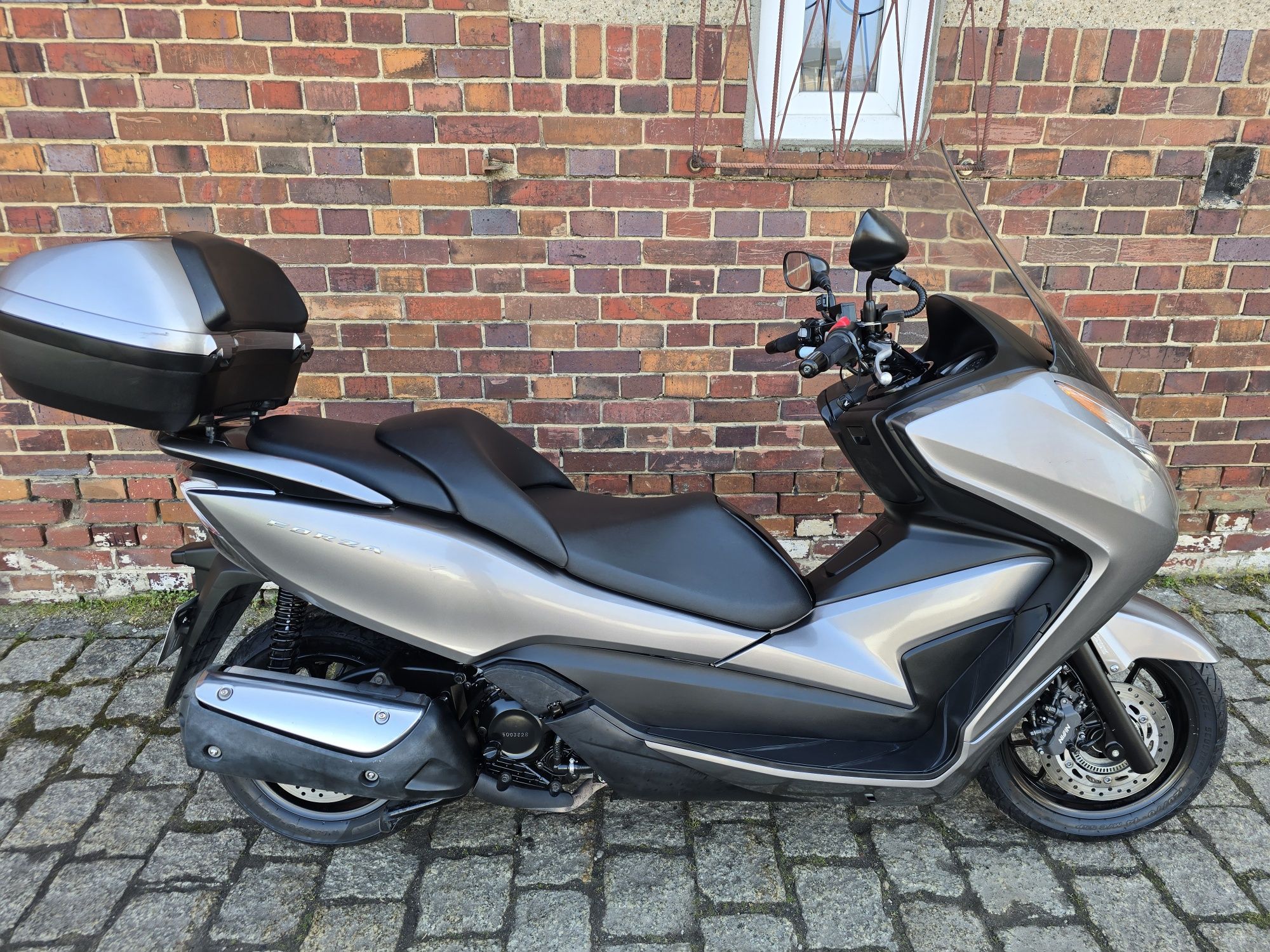 Honda Forza 300 .2014r. ABS // kufer // nowe opony