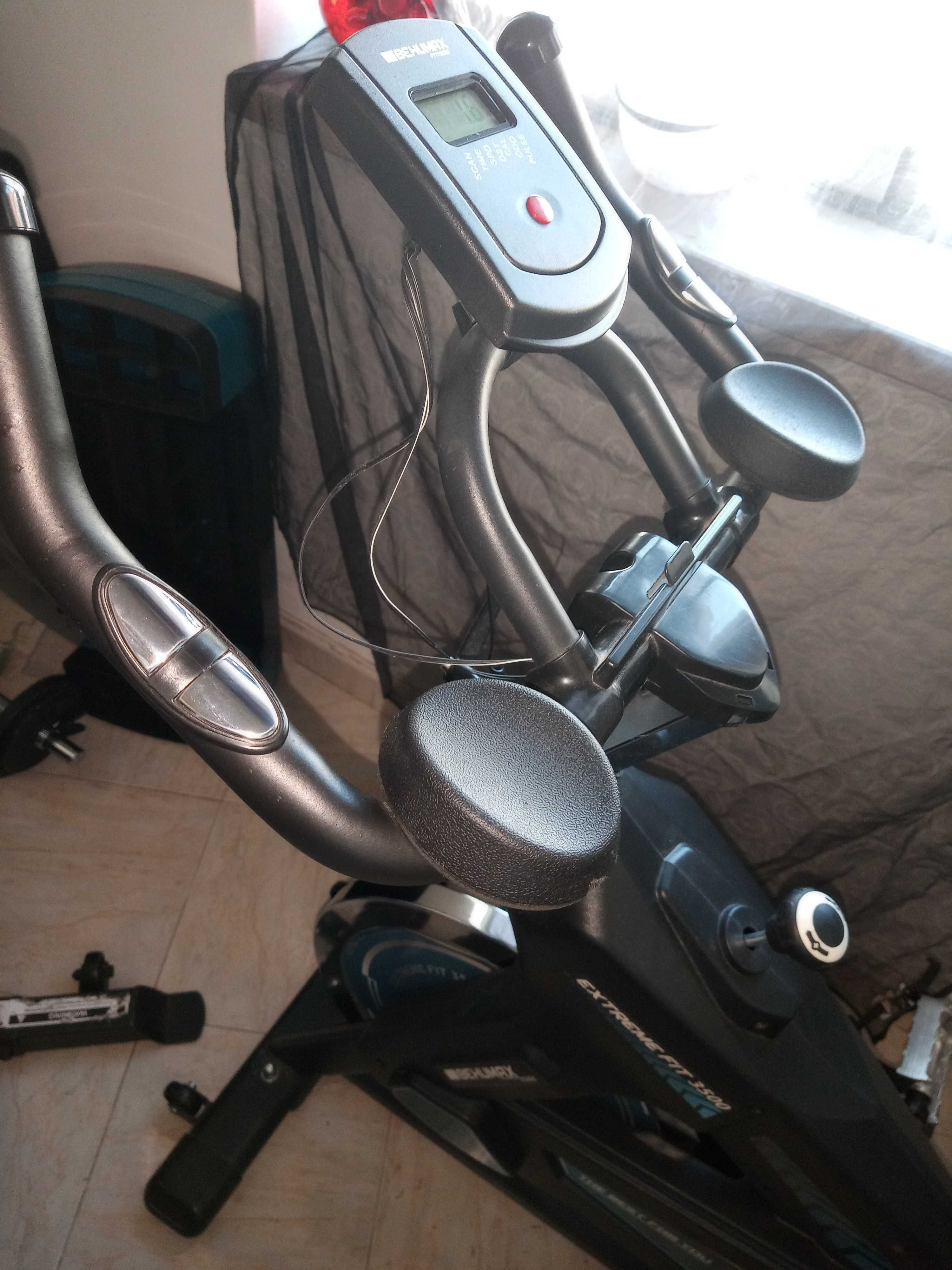 Bicicleta interior Extreme FIt 3500, monitor LCD, volante de 25 kg