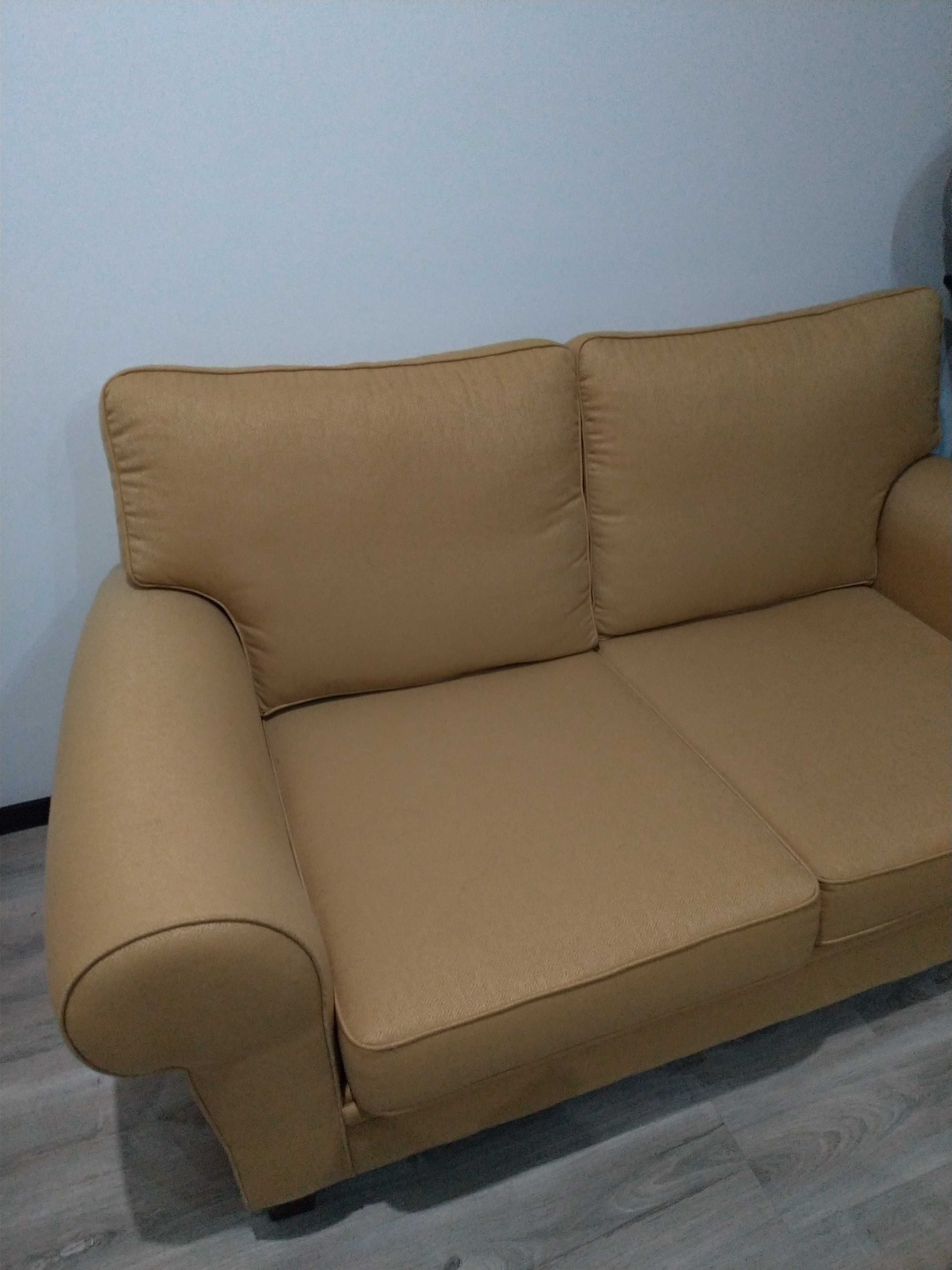 Sofa 2 lugares (COMO NOVO!) - tecido cor mostarda, material nobre!