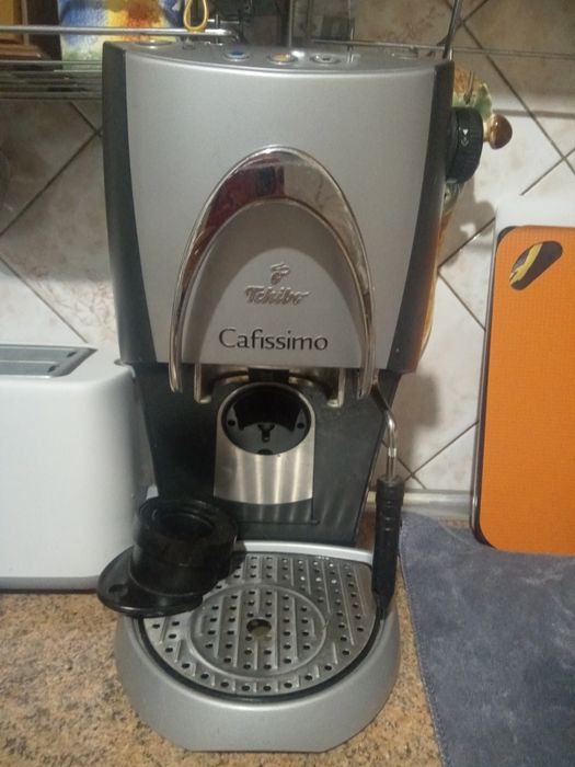Продам капсульную кофеварку Tchibo Cafissimo в отличном состоянии.