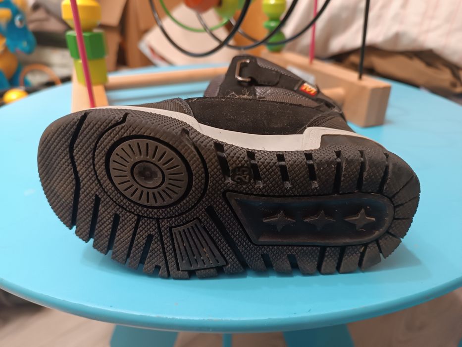 Продам зимові ботінки для хлопчика 25 розміру, в чудово стані