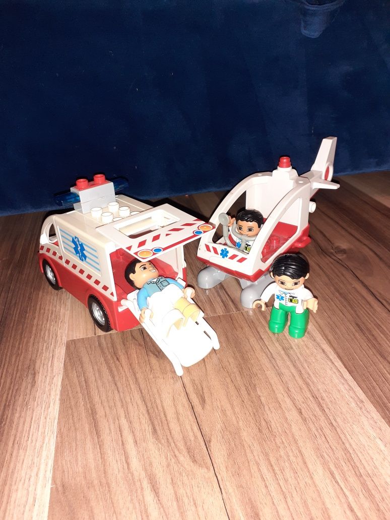 Lego Duplo helikopter ratunkowy karetka pogotowia ambulans 4979 lekarz