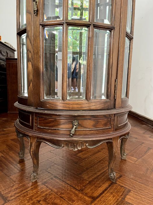 cristaleira antiga em bom estado