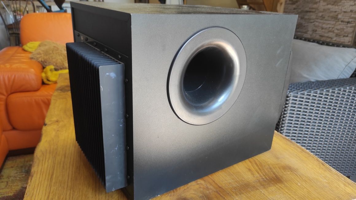 Soobofer subefer Logitech Z-5500 inny