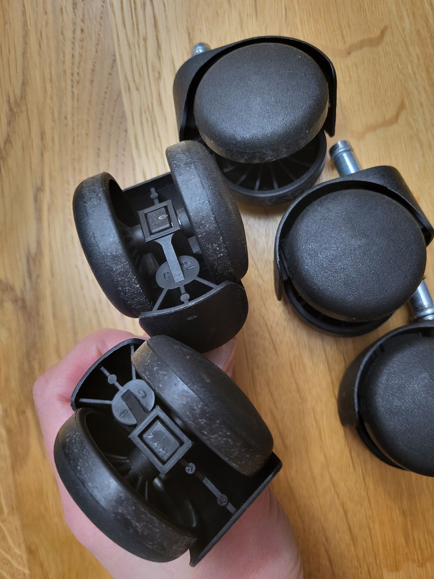 Kółka do fotela obrotowego biurowego do krzesła Fi 10 dł 22mm ikea