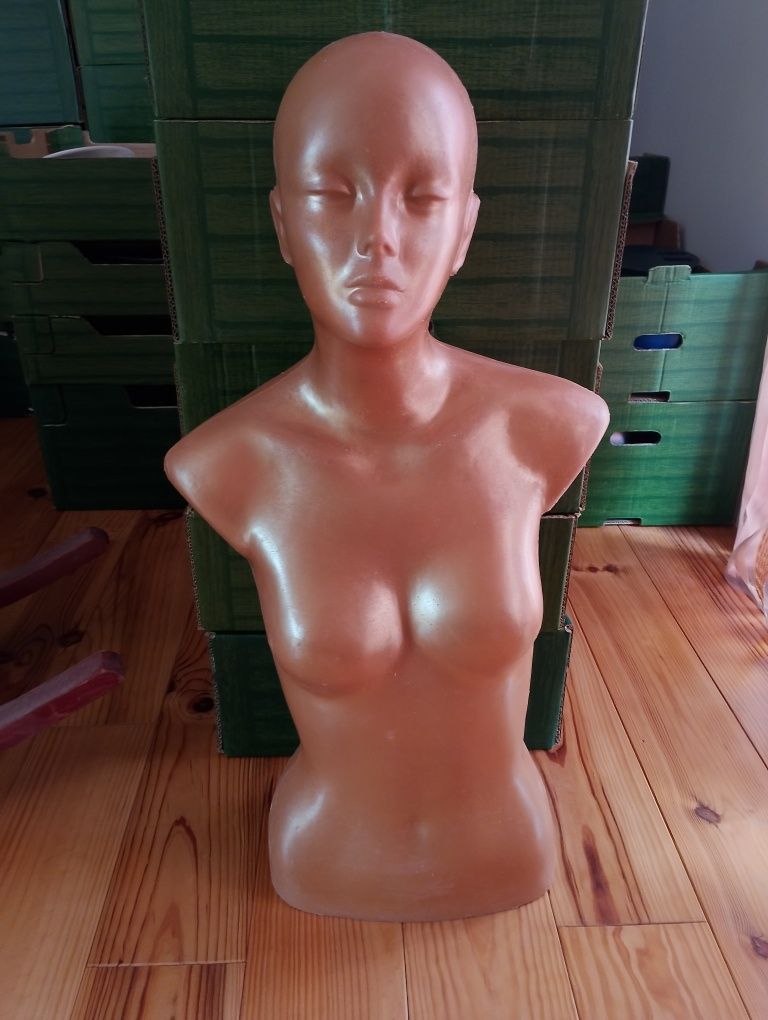 MANEQUIM em plástico para boutiques cabeleireiros etc ...