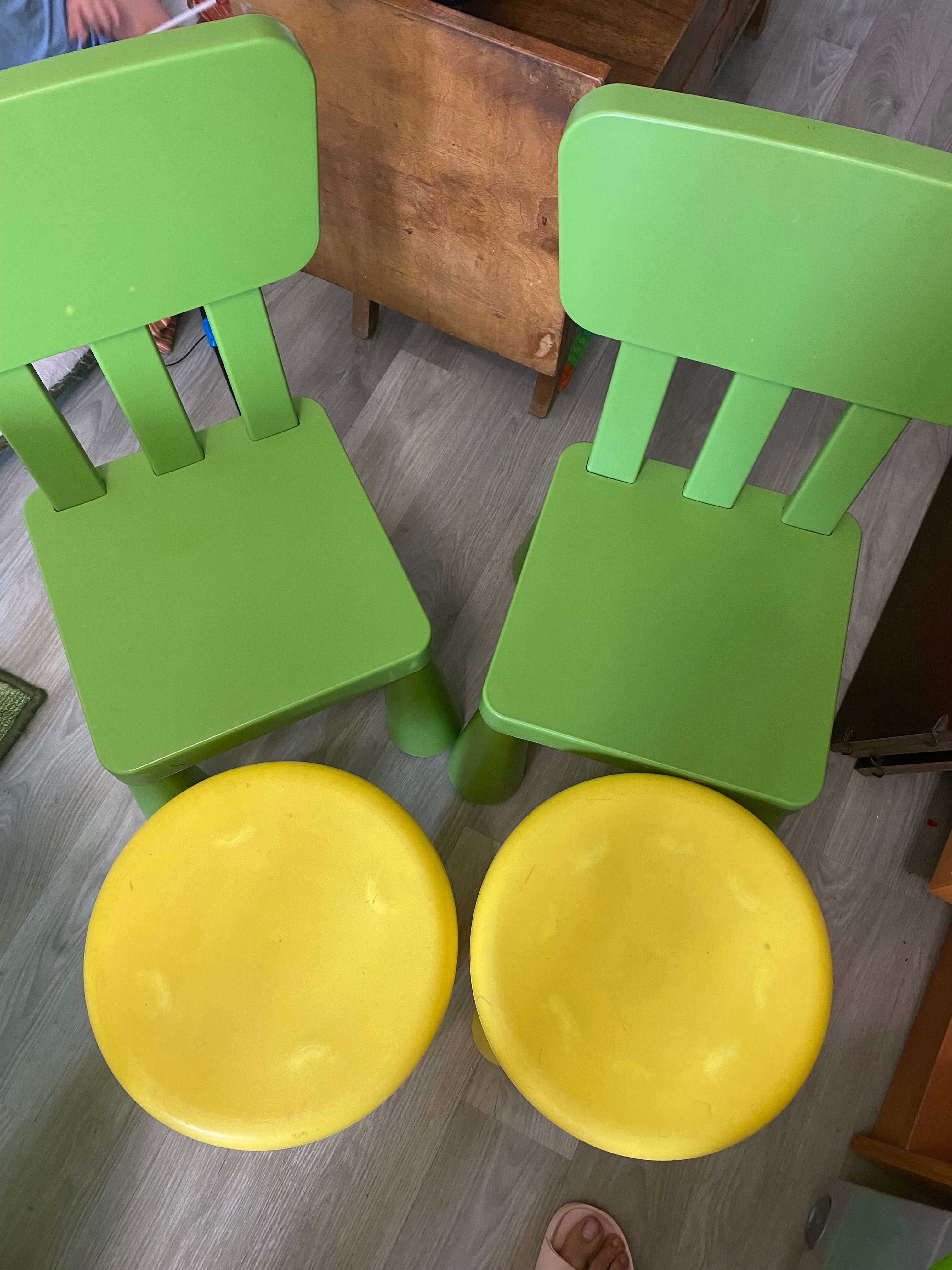 Набор детской мебели икея (стол+стулья+табуреты)