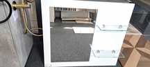 Lustro ze szklanymi pólkami na płycie mdf 80x90 - 150 zł