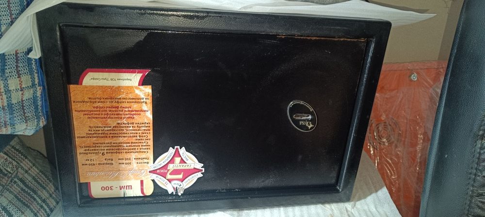 Сейф меблевий ШМ-300 (ТОВ «Лука Сейфи»)