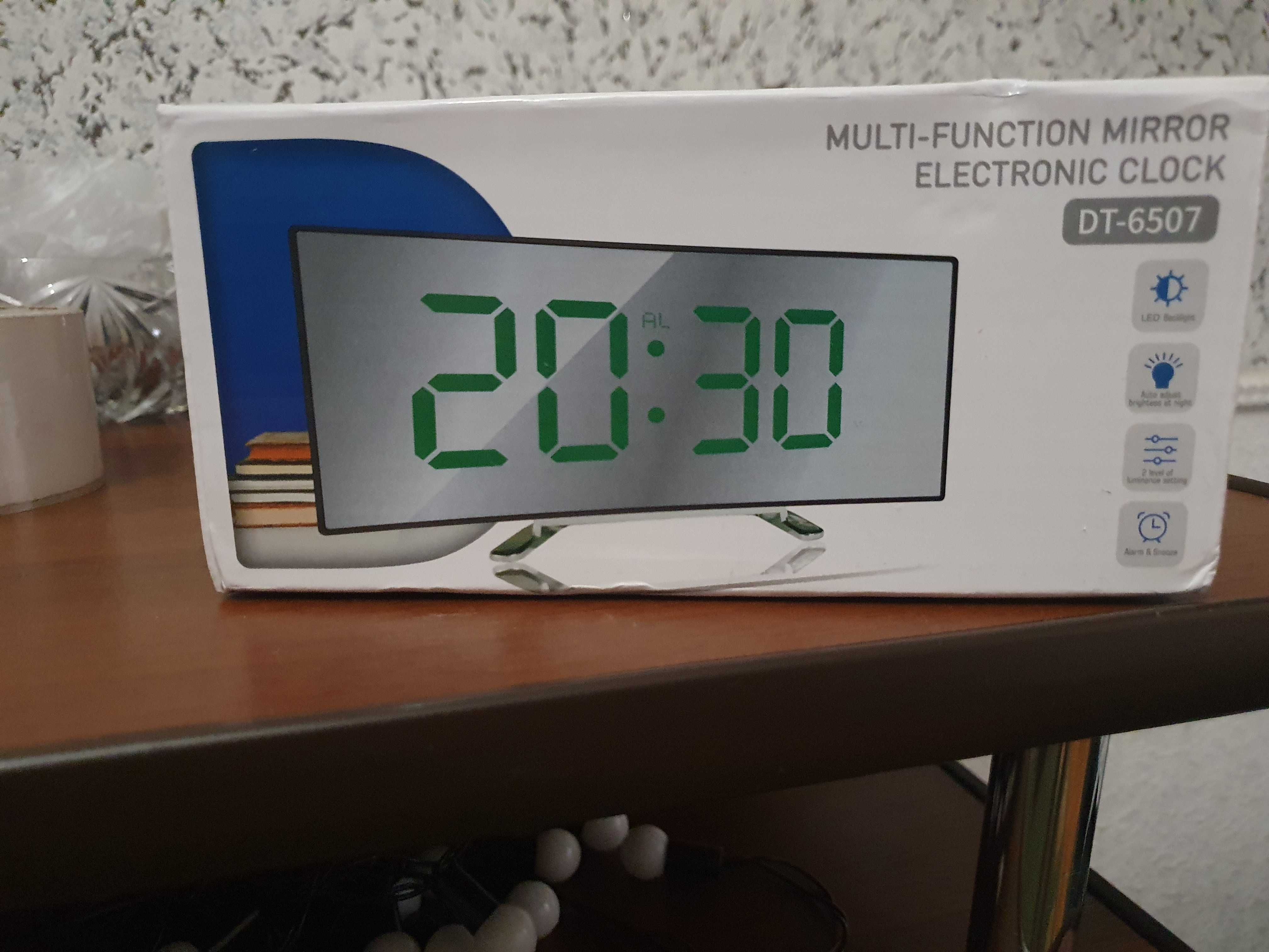 Electronik Clock годинник