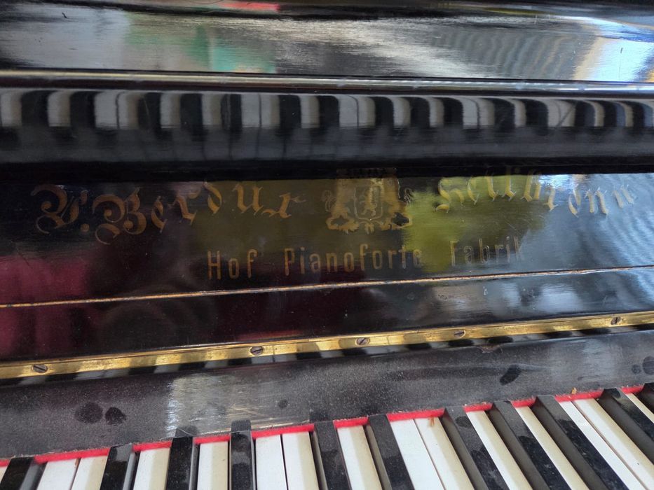 Piano alemão em bom estado ,