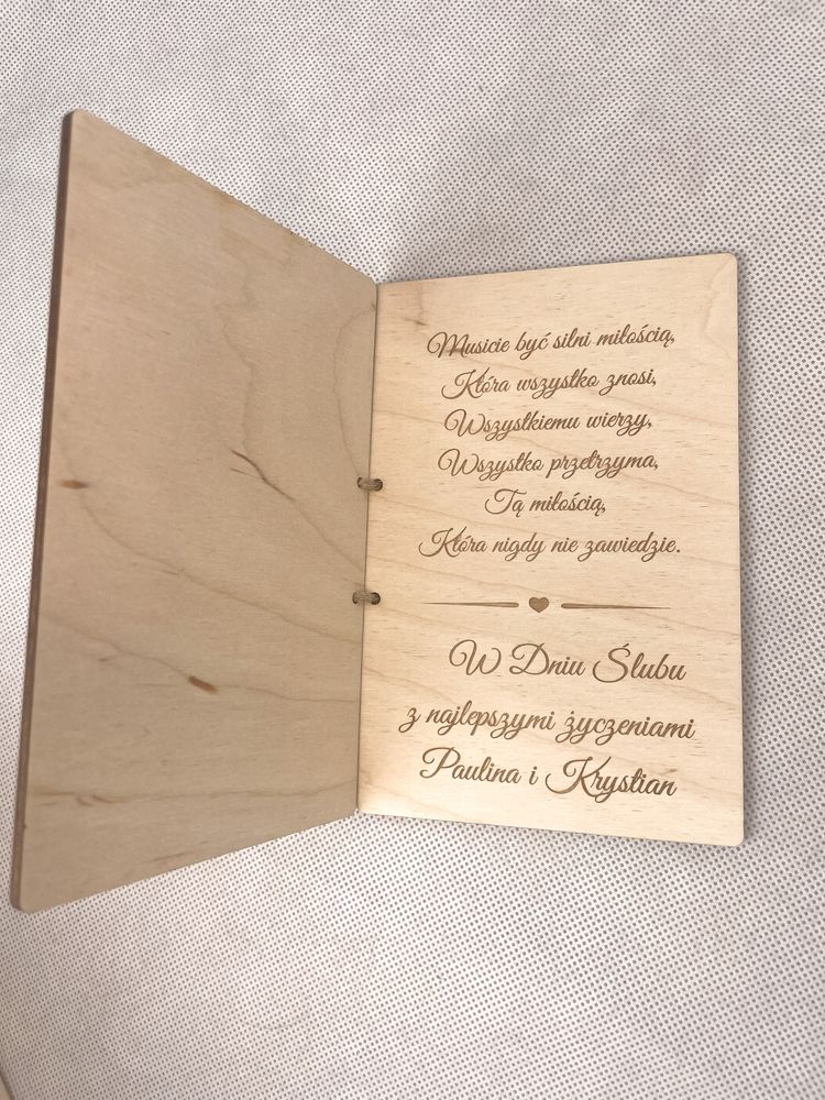 Drewniana kartka oraz skrzynka, prezent na ślub