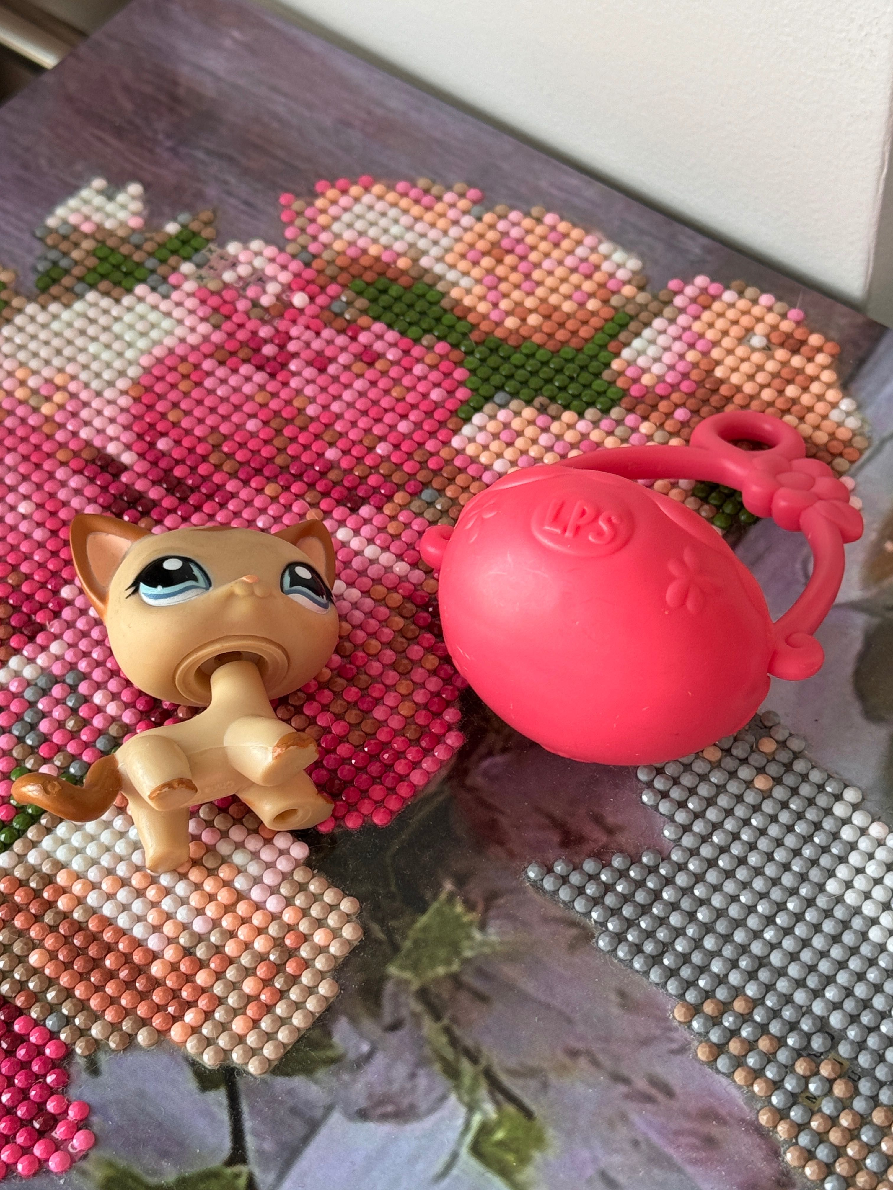 Стоячка челка LPS littlest pet shop кошечка с аксесуаром