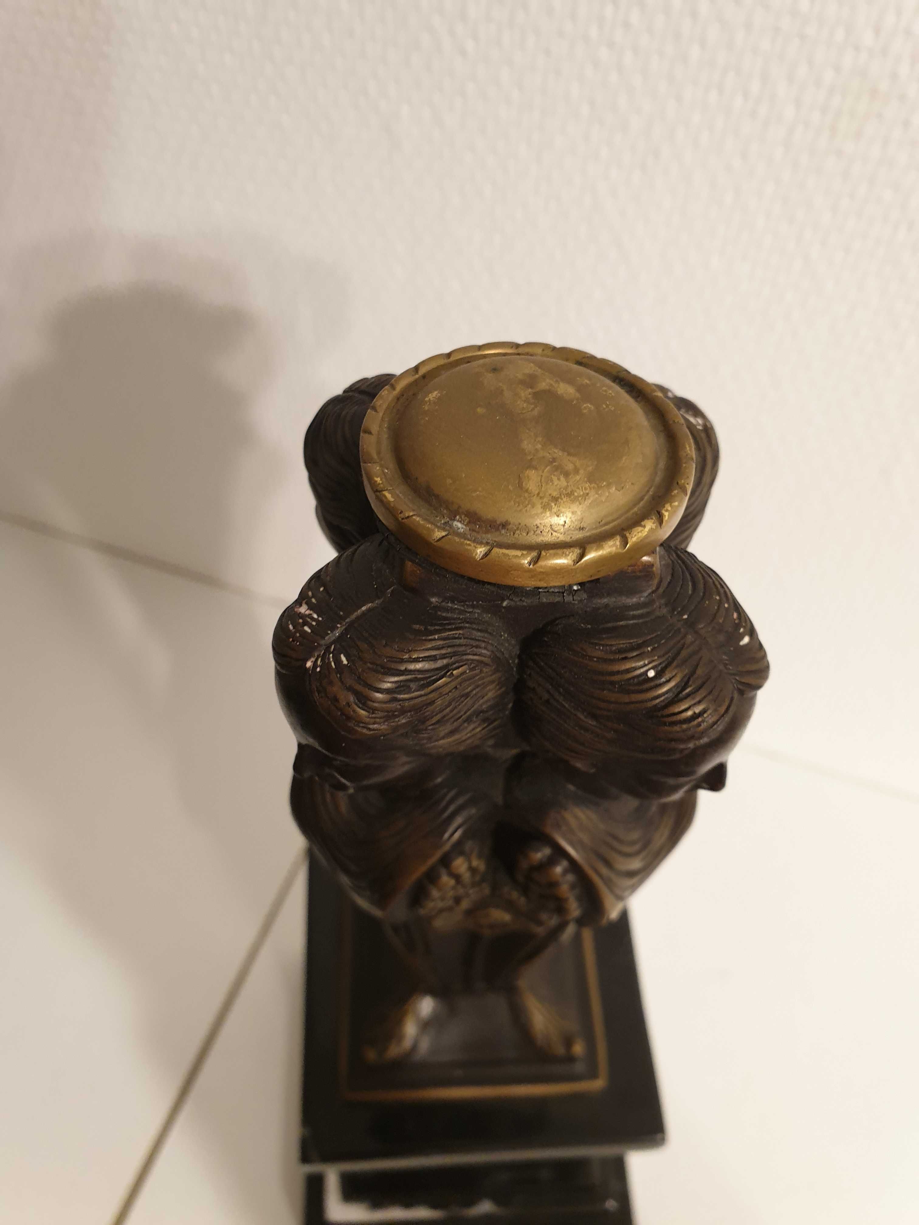 Rzeźba figuralna brąz na marmurowym cokole