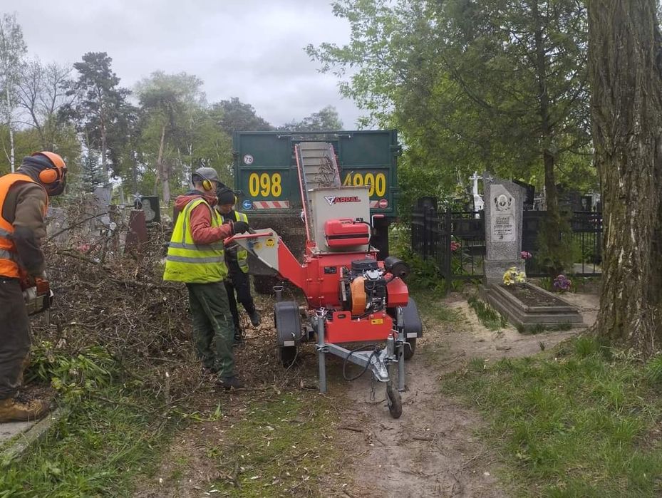 Подрібнення гілок щепоріз подрібнювач перебити гілки на щепу щепа