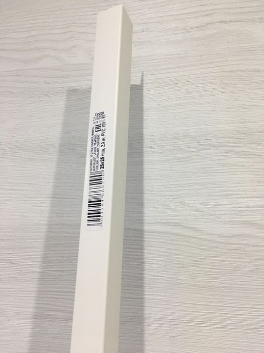 Kątowniki PVC 25mm na 25mm nowe Cezar