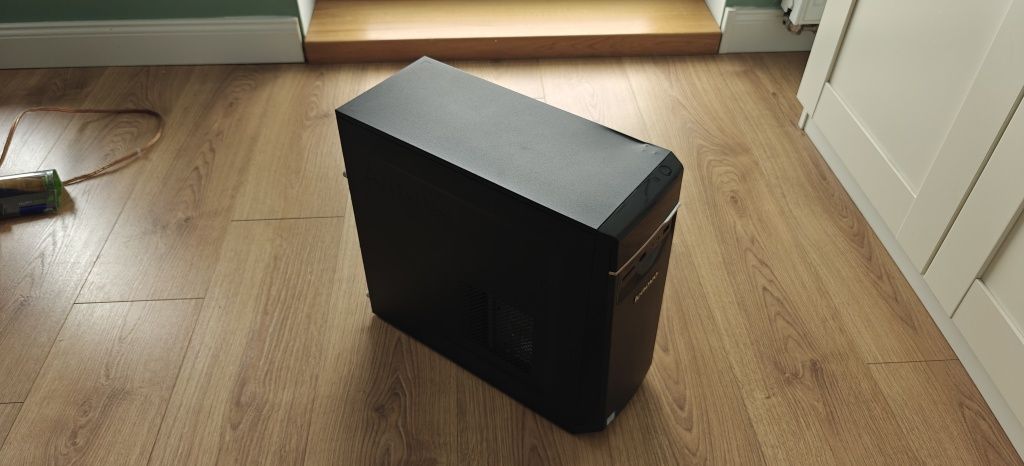 Komputer stacjonarny Lenovo i5/16GB-DDR4/512 SSD