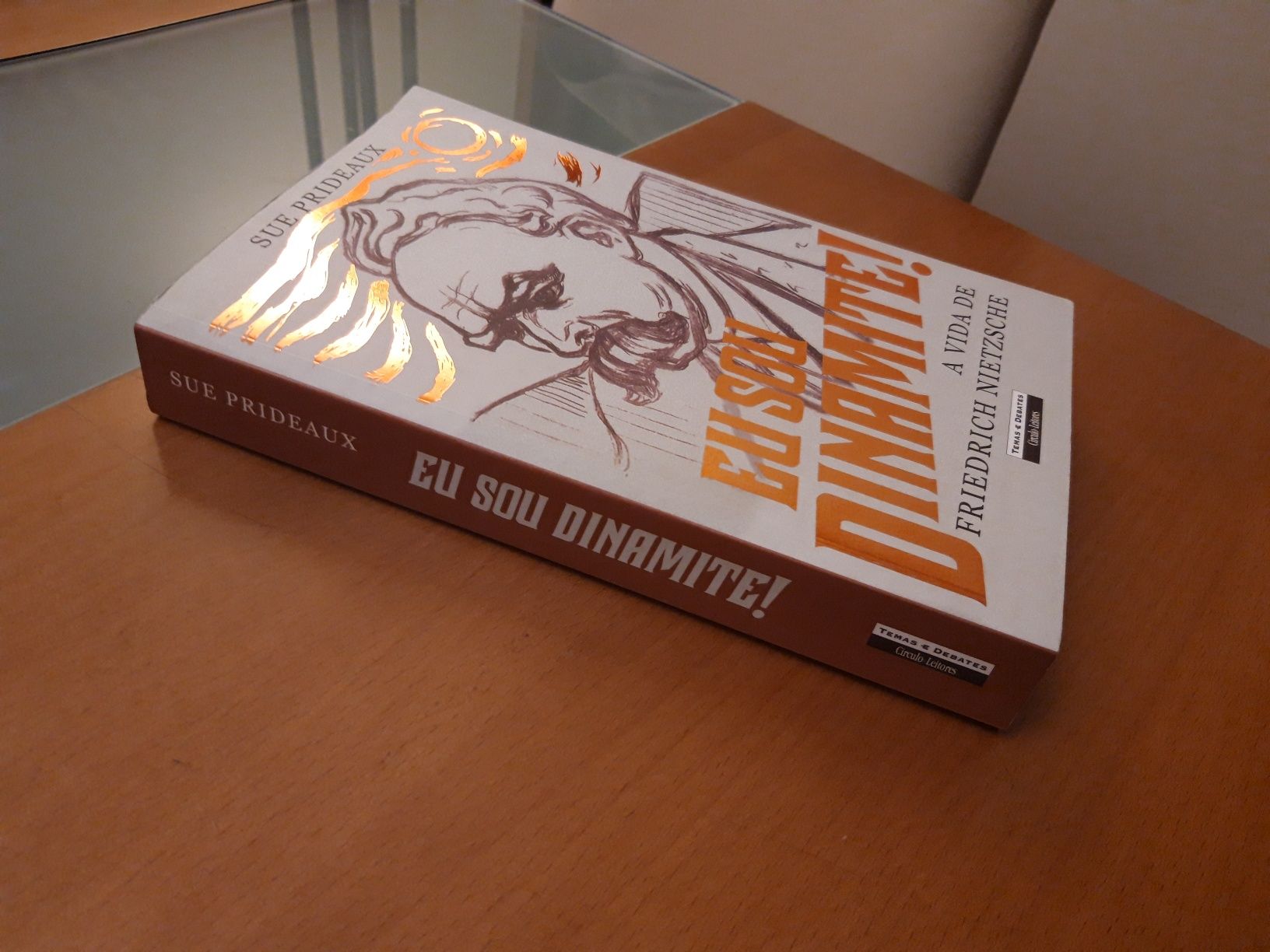 Livro "Eu sou Dinamite! A vida de Friedrich Nietzsche" de Sue Prideaux
