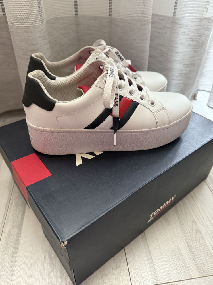Кроссовки, мокасины Tommy Hilfiger р.37,5