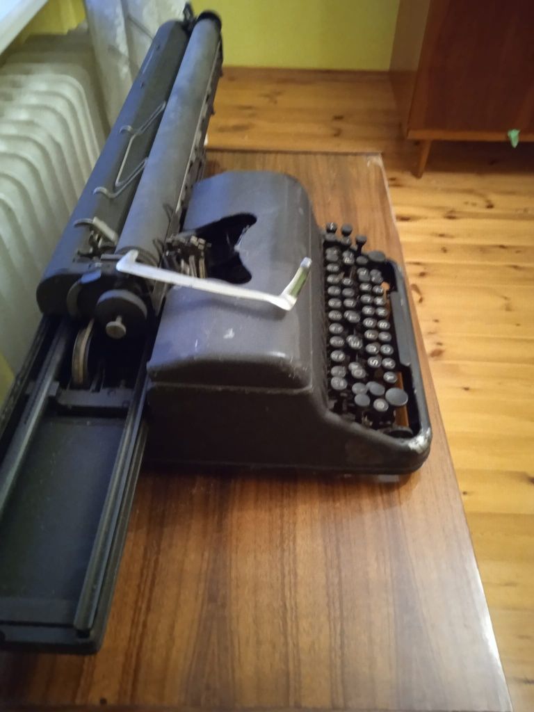 Stara maszyna do pisania dla kolekcjonerów
