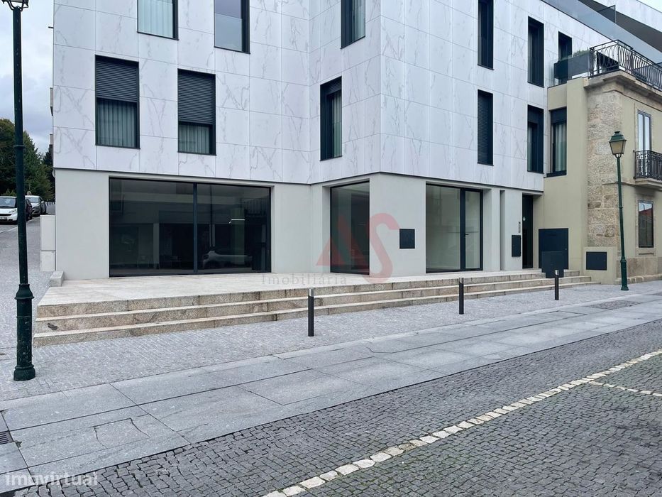 Loja nova com 159,05 m2 no centro de Lousada