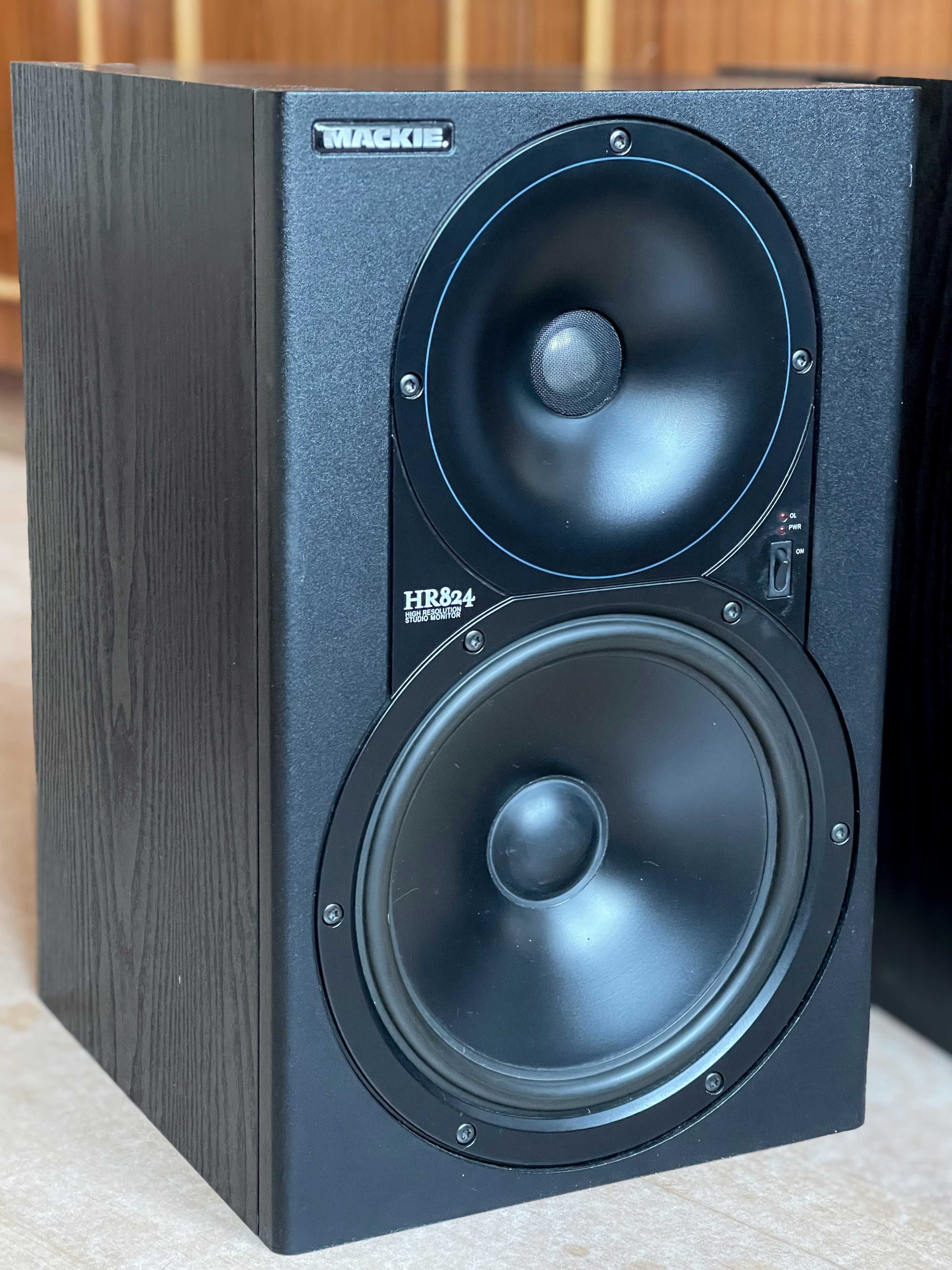 Студійні монітори Mackie HR824 (пара)