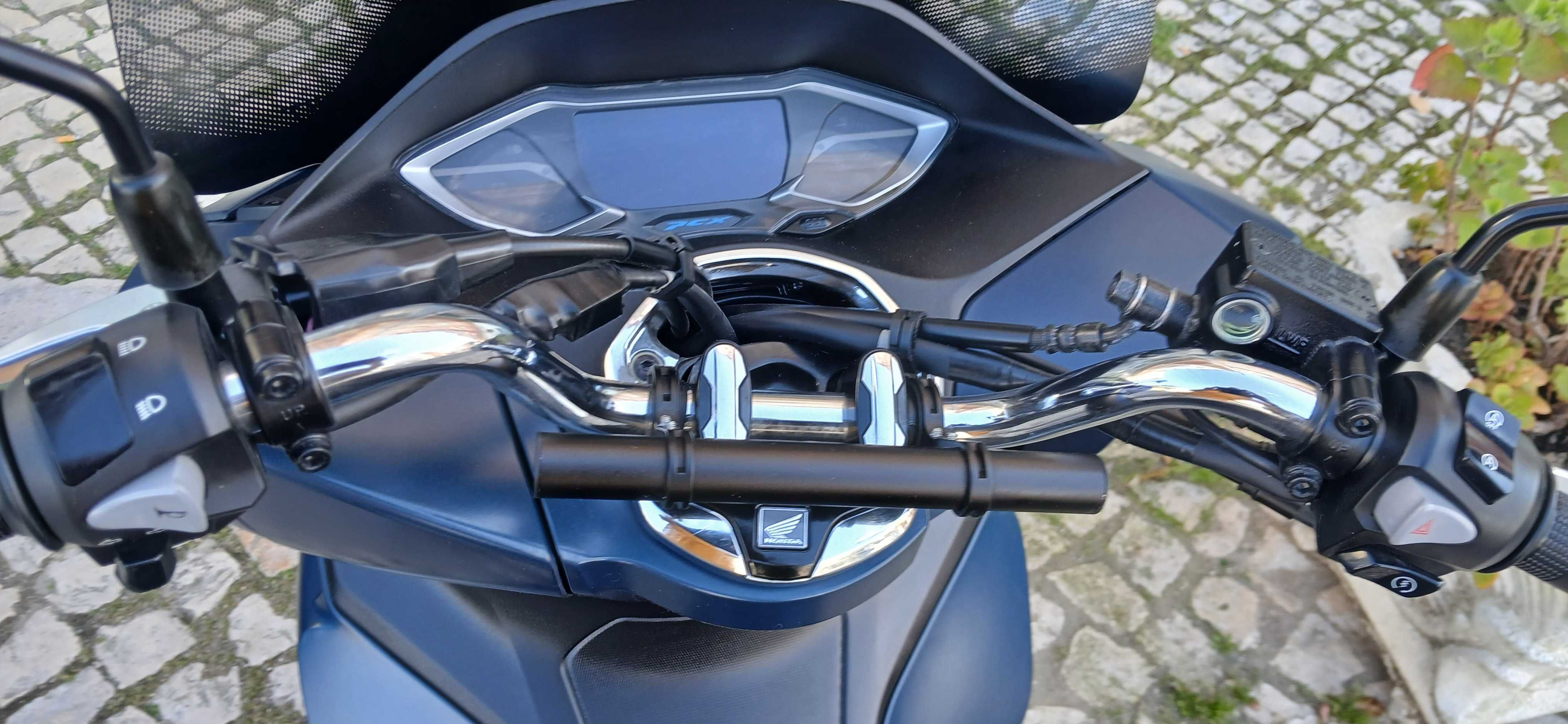 HONDA PCX 125  DE  Outubro 2023