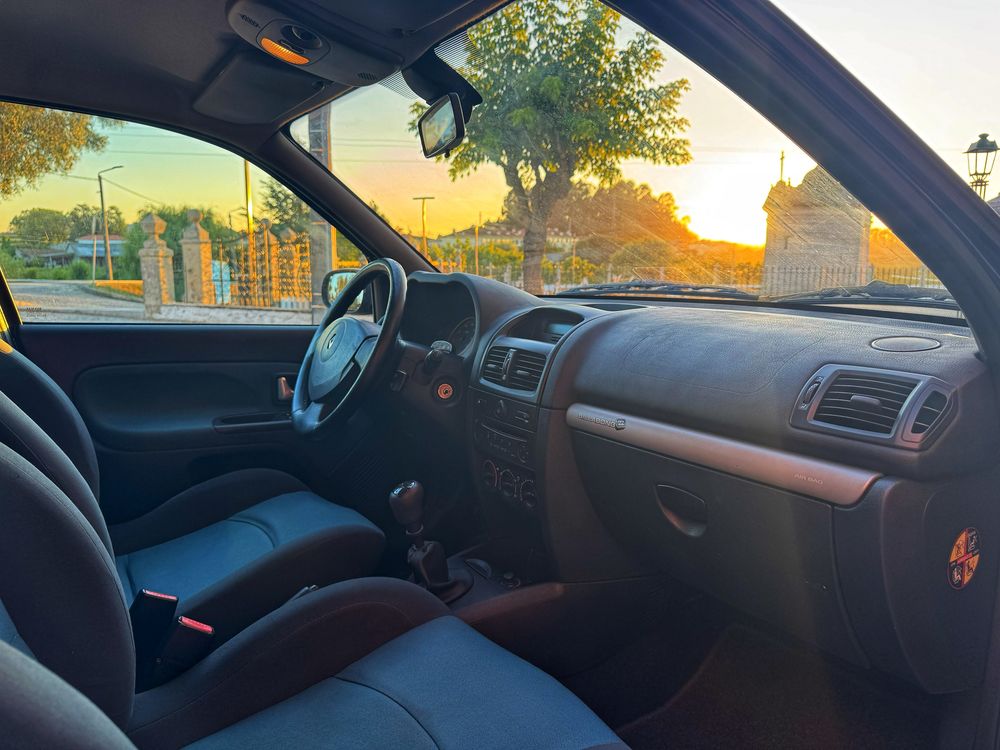 Renault Clio 1.2 16v Billabong - Desde 64€ Mês