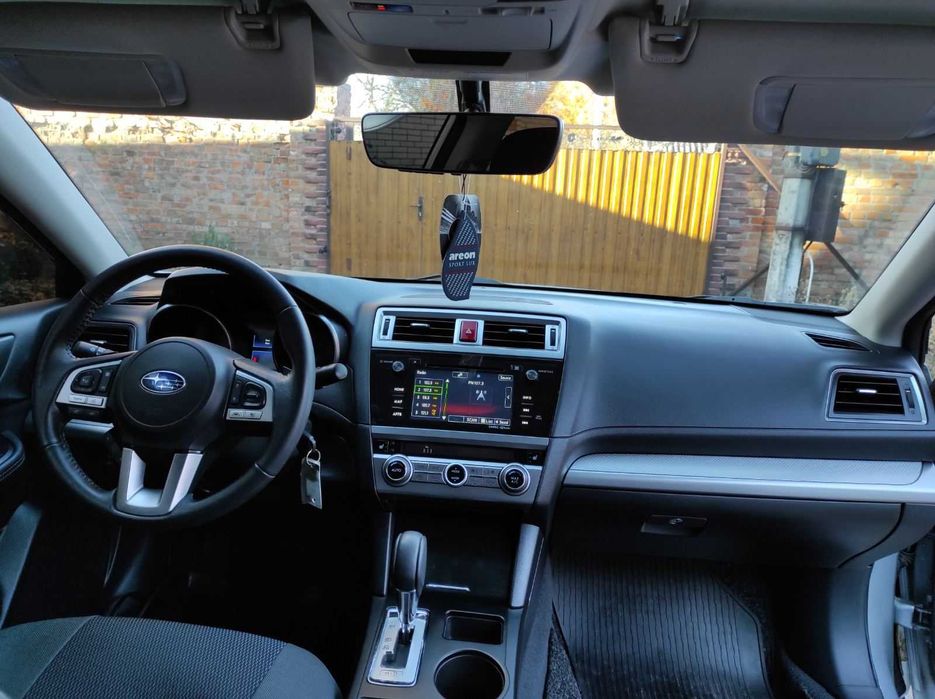 Subaru Legacy в ідеальному стані з малим пробігом